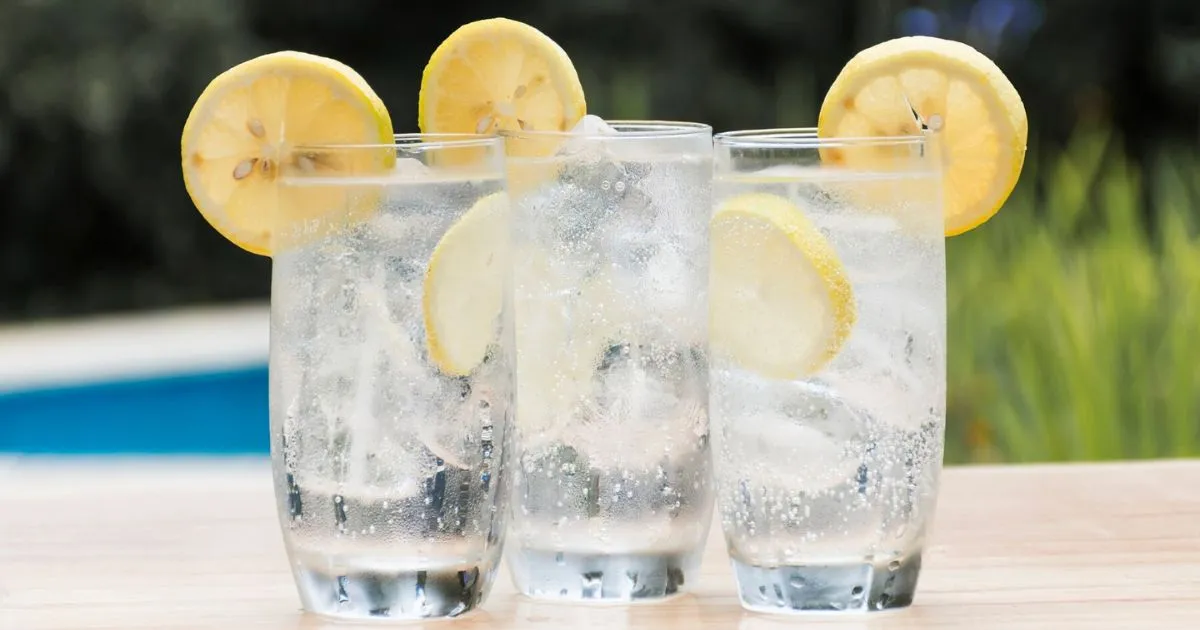 are there any risks associated with drinking carbonated water regularly