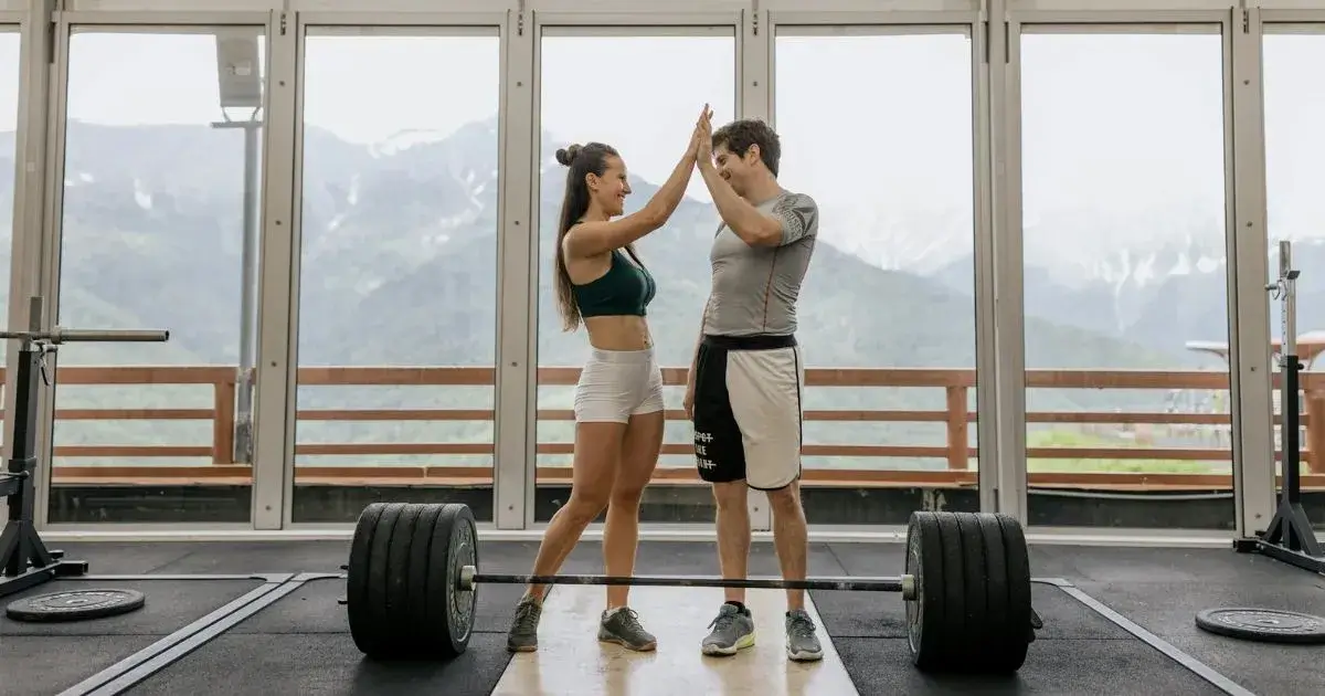 how does protein intake affect muscle retention in a calorie deficit